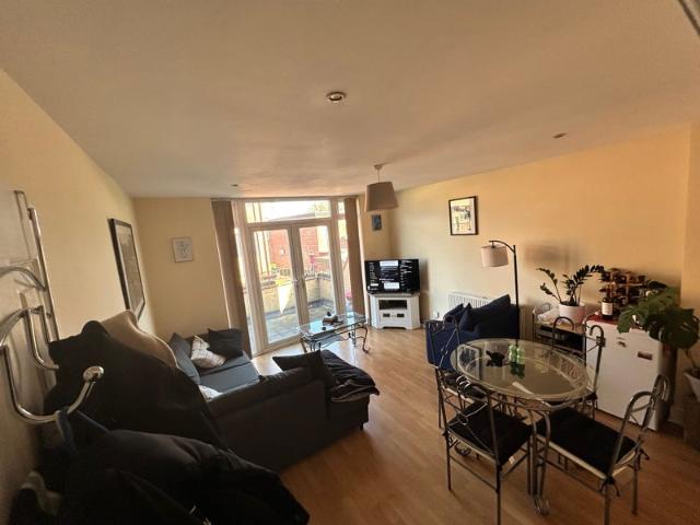 Apartment for rent in Furzedown, Greater London