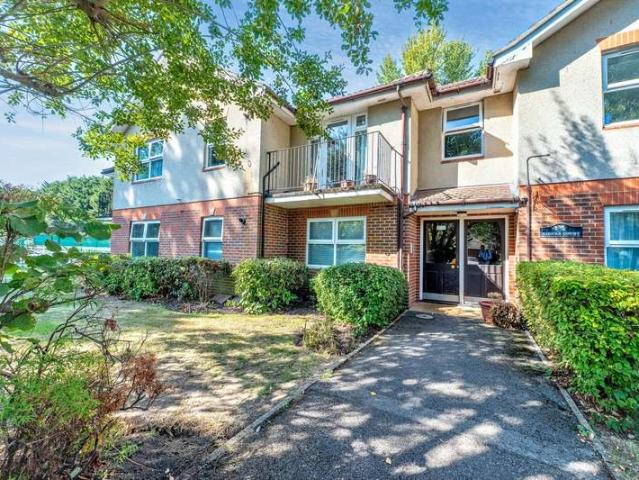 Flat for sale in Farnborough Empress, Rushmoor