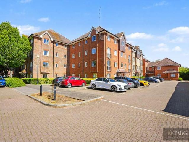 Flat for sale in Kings Hill, Colliers End