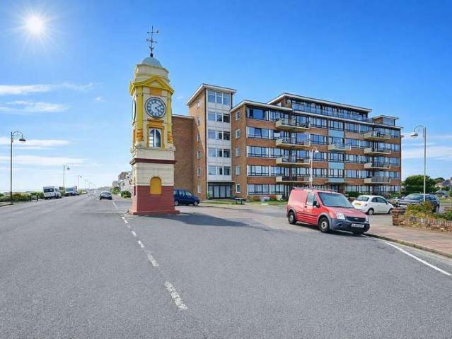 Flat for sale in Central, Heathlands