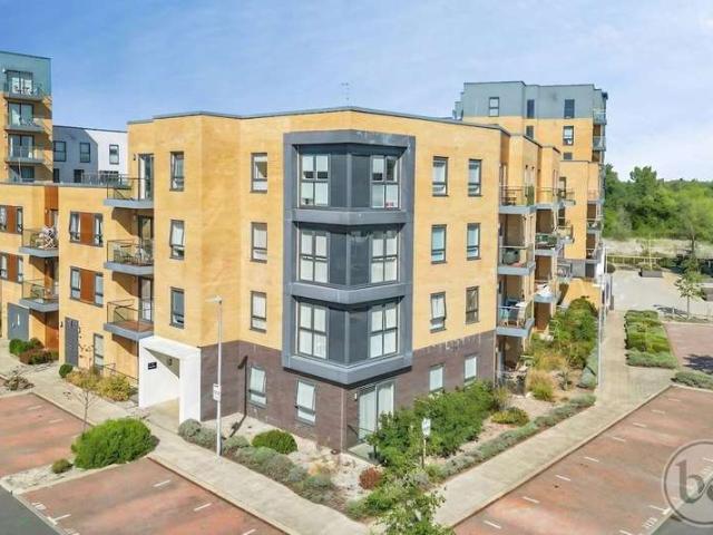 Flat for sale in Whitley, Reading