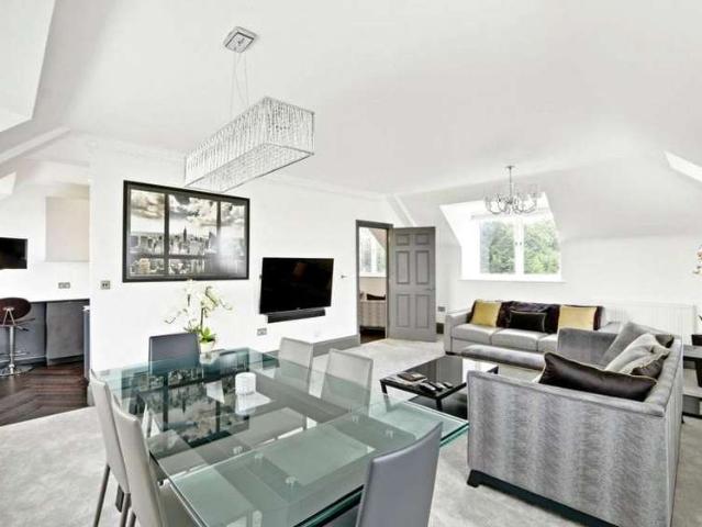Flat for sale in New Barnet, Greater London
