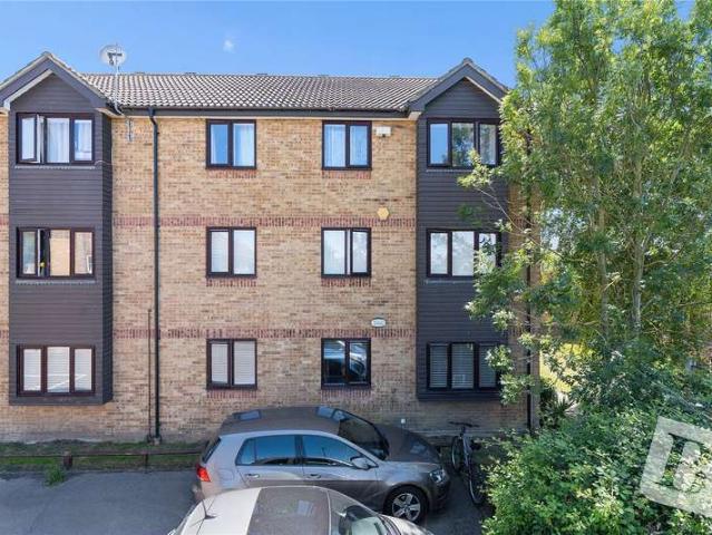 Flat for sale in Ardleigh Green, Greater London