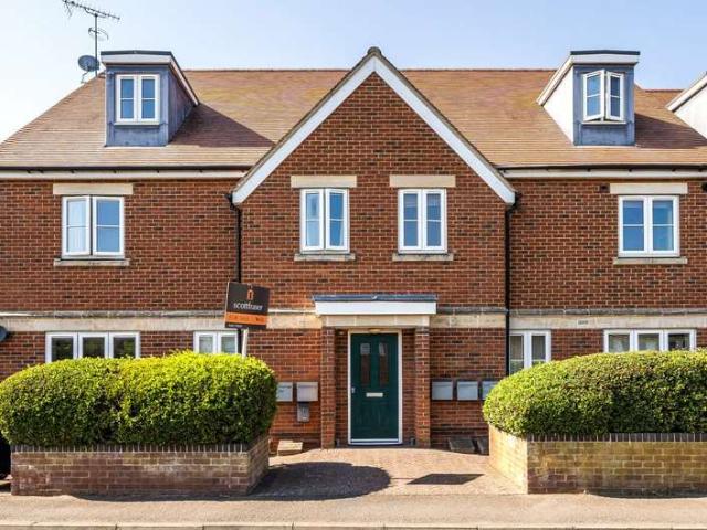 Flat for sale in New Headington, The Slade