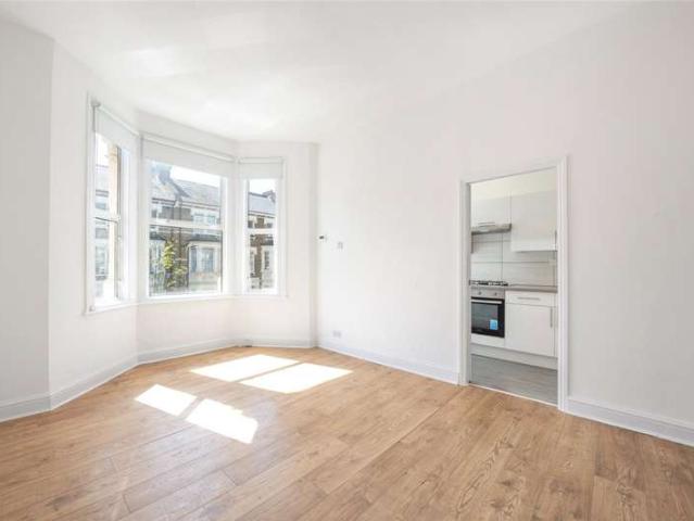 Flat for sale in Maida Hill, Greater London