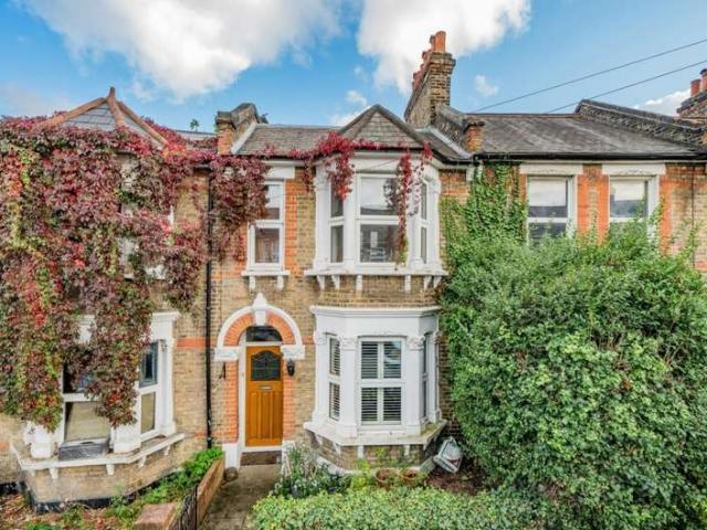 Flat for sale in London Borough of Lewisham, Greater London