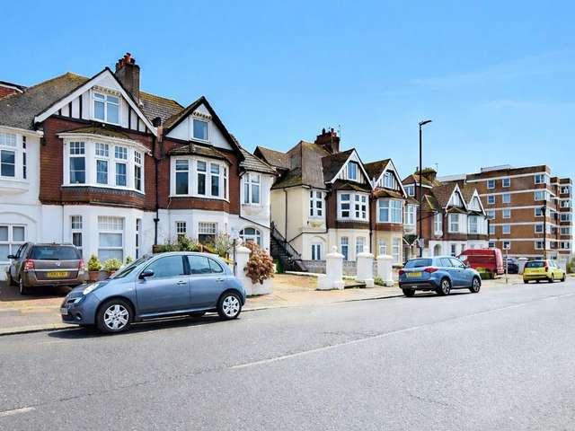 Flat for sale in Central, Heathlands