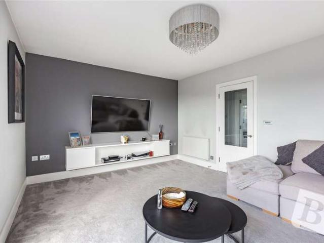 Flat for sale in Upminster, Greater London