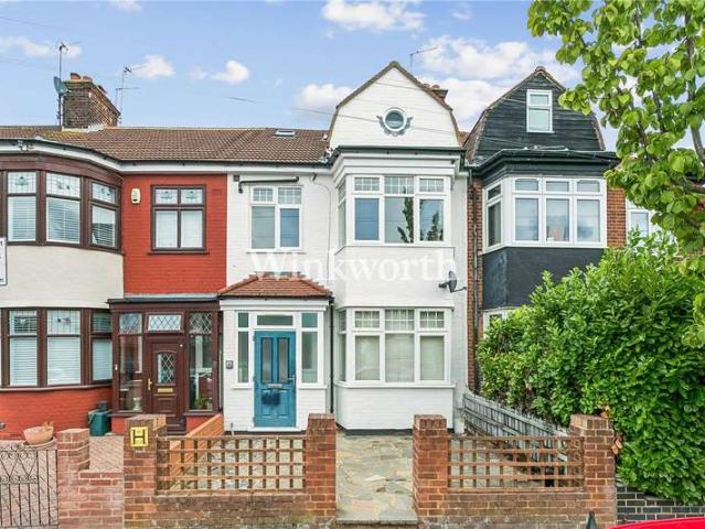 Flat for sale in Scotch Estate, Greater London