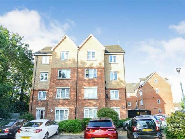 Flat for sale in Broxbourne, Hertfordshire