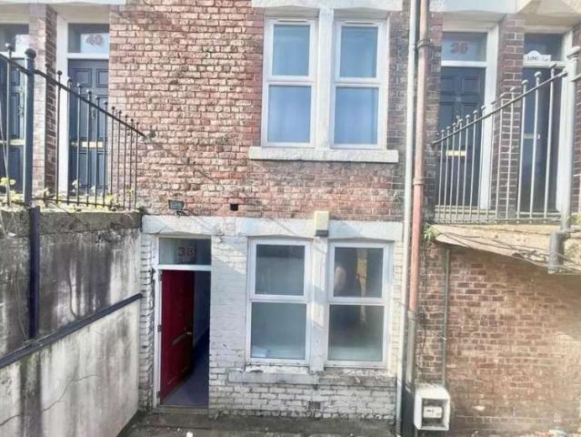 Flat for sale in Bensham, Tyne And Wear