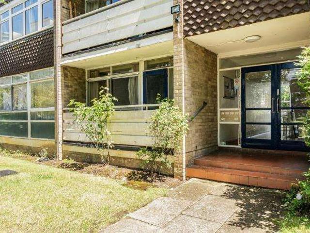 Flat for sale in Horsell, Woking