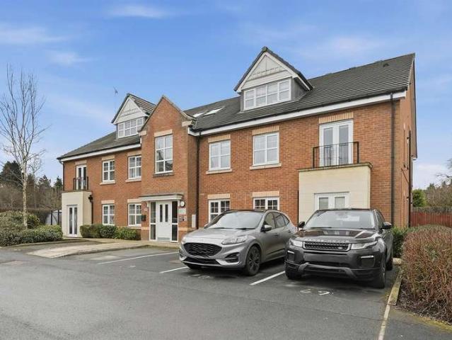 Flat for sale in Broken Cross, Macclesfield