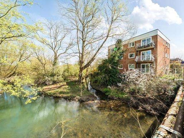 Flat for sale in Osney, The Slade