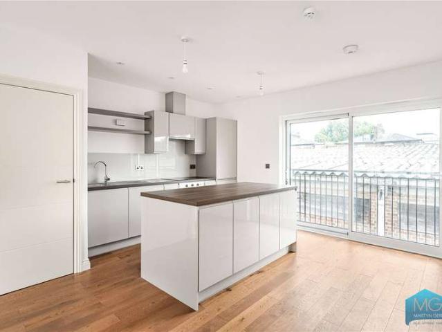 Flat for sale in Kentish Town, Greater London