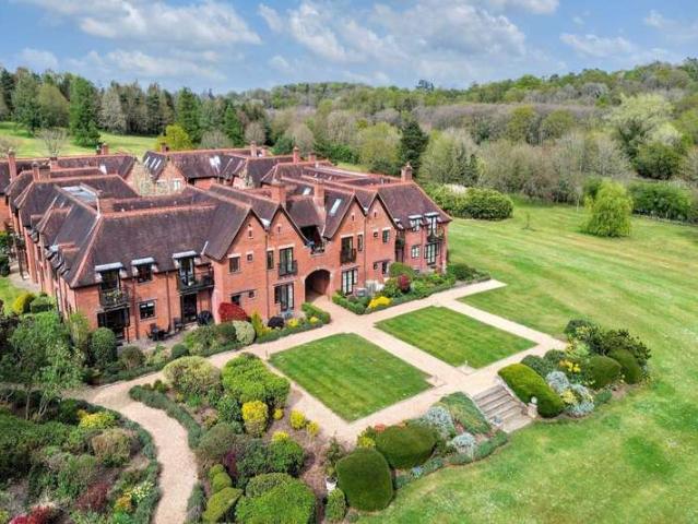 Flat for sale in Witley, Fole