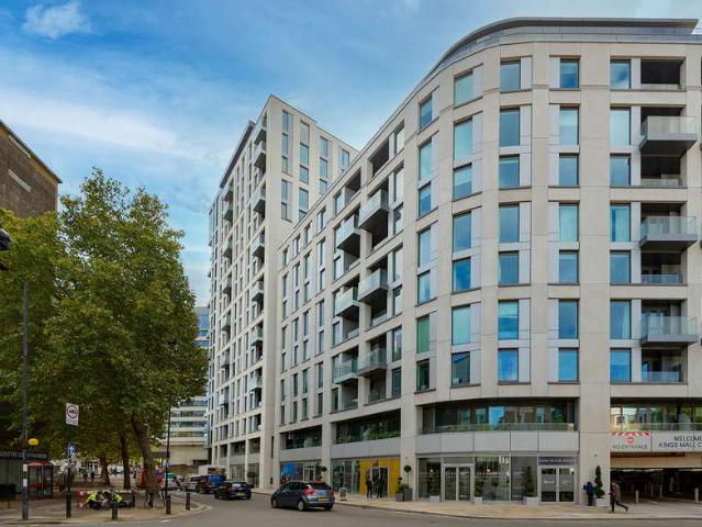 Flat for sale in Hammersmith, Greater London