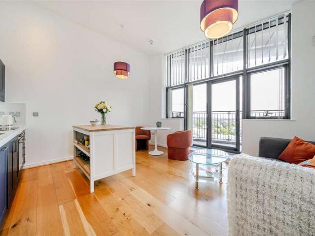 Flat for sale in Broadmead, Feckenham