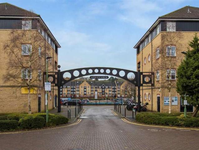 Flat for sale in Pouchen End, Hertfordshire
