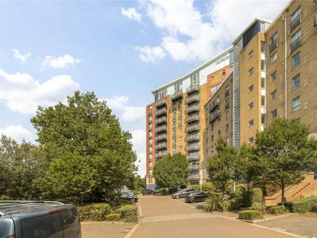 Flat for sale in Custom House, Greater London