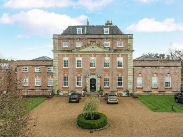 Flat for sale in Milford, Fole