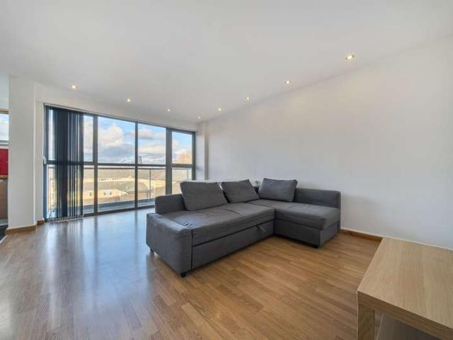 Flat for sale in Bermondsey, Greater London