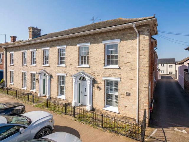 Flat for sale in Chelmondiston, Suffolk