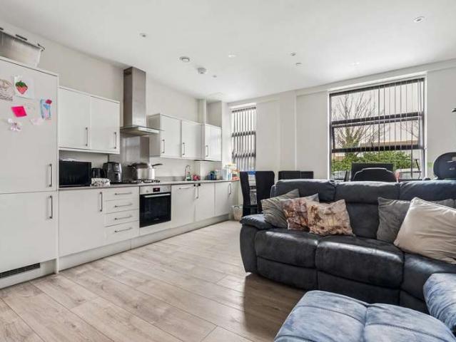 Flat for sale in Slough