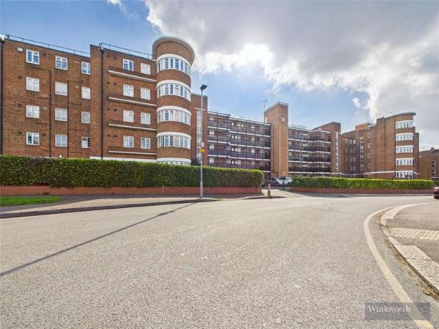 Flat for sale in Surbiton, Greater London