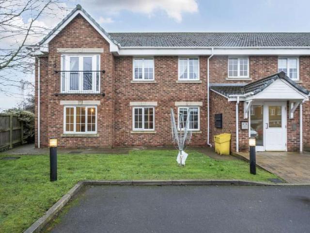 Flat for sale in Brayton