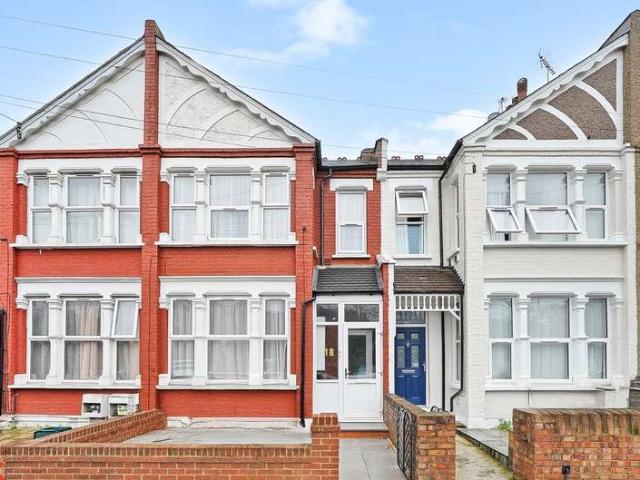 Flat for sale in Harringay, Greater London