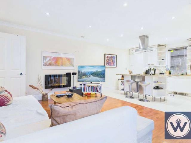 Flat for sale in Bayswater, Greater London