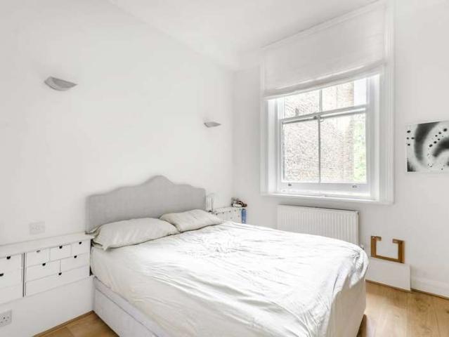 Flat for sale in South Kensington, Earl's Court