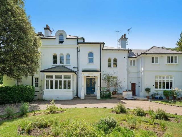 Flat for sale in Red Hill, Surrey