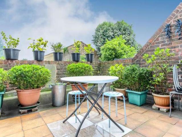Flat for sale in Barnsbury, Greater London