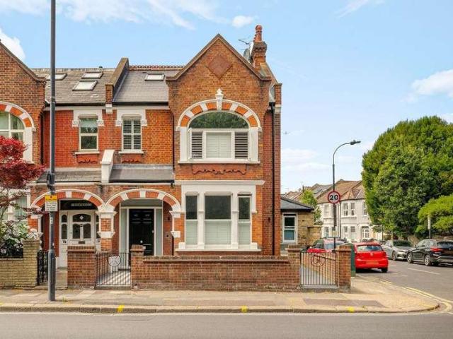 Flat for sale in Fulham, Greater London