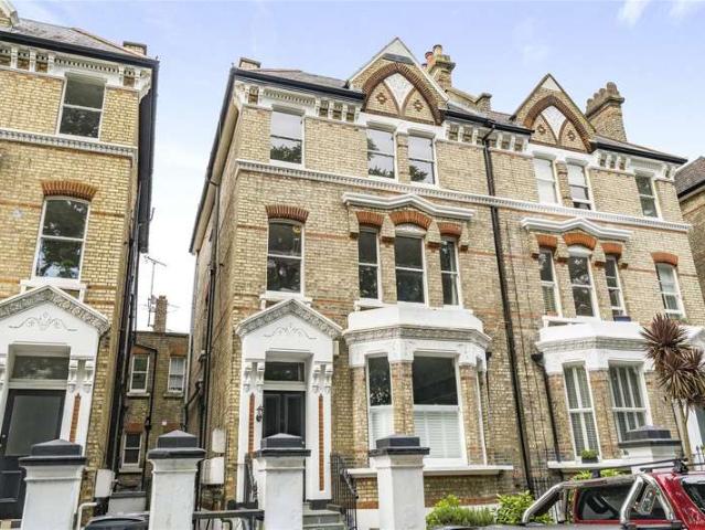 Flat for sale in Surbiton, Greater London