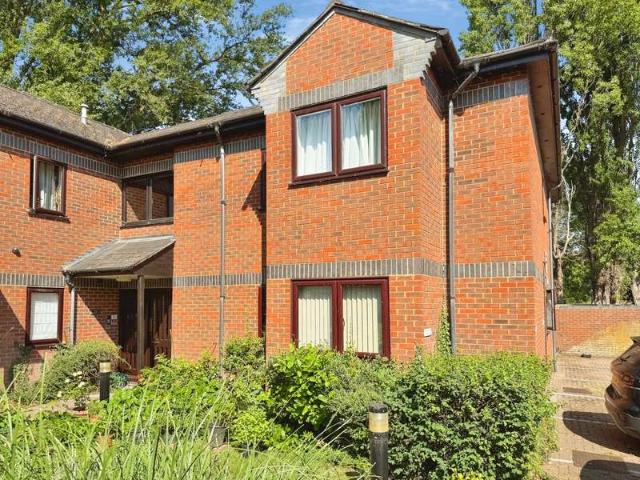 Flat for sale in Totteridge, Cressex