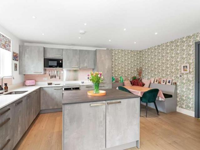 Flat for sale in London Borough of Croydon, Upper Norwood