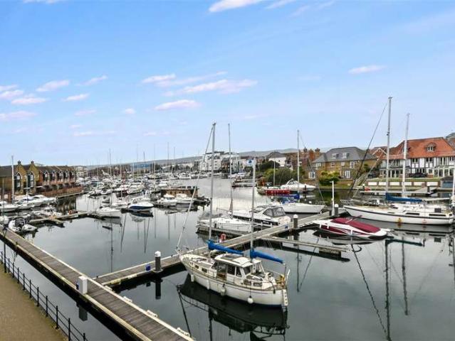 Flat for sale in Crumbles, Eastbourne