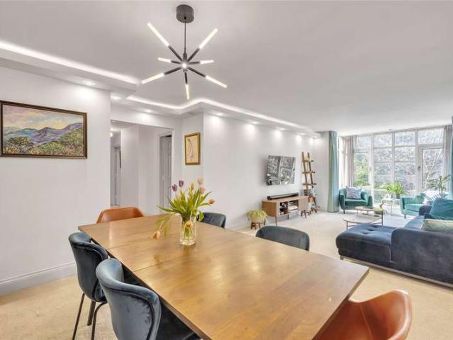 Flat for sale in St. John's Wood, Greater London