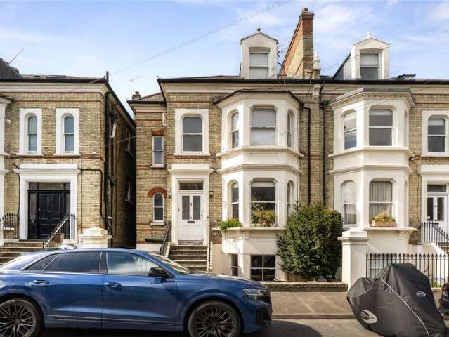 Flat for sale in Surbiton, Greater London