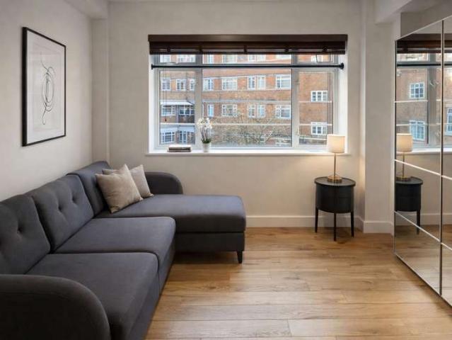 Flat for sale in West Kensington, Greater London