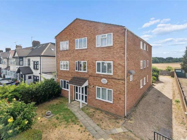 Flat for sale in London Borough of Redbridge, Greater London