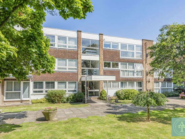 Flat for sale in Palmers Green, Greater London