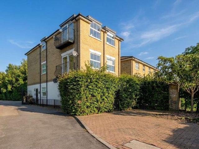 Flat for sale in Blackhills, Surrey