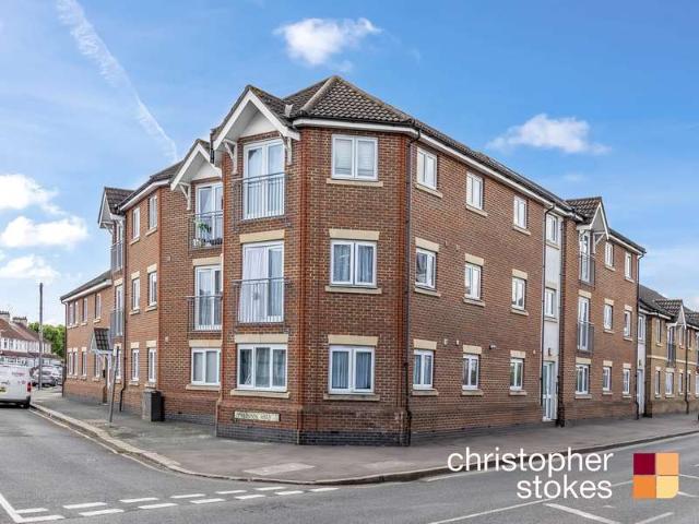 Flat for sale in Broxbourne, Hertfordshire