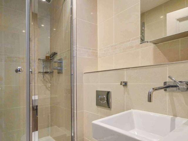Flat for rent in Finchley, Church End