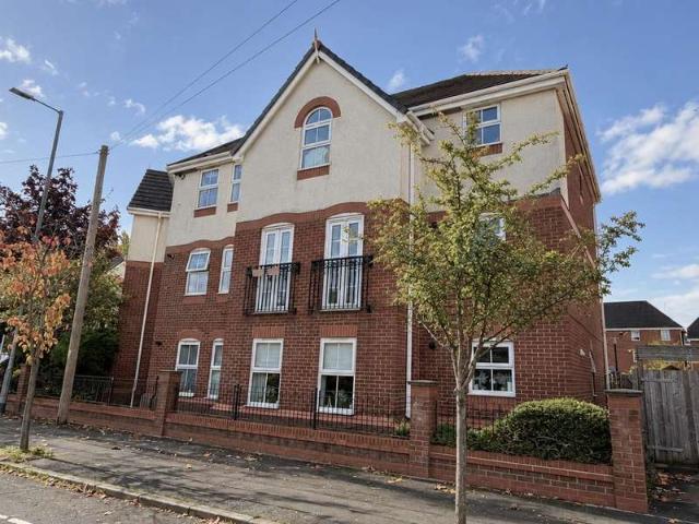 Flat for sale in Burnage, Manchester