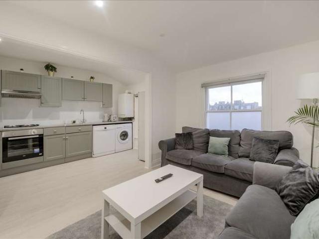 Flat for sale in Shepherd's Bush, Greater London